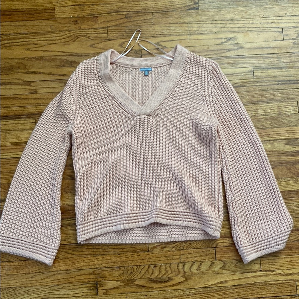 Women's V-Neck Sweater - Pink